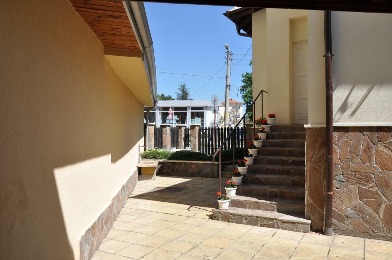 Къща За Гости Ирис Kjustendil Exterior foto